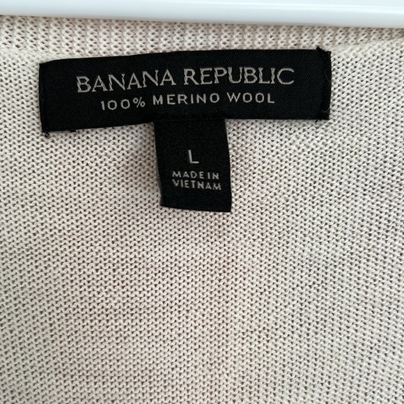 Banana Republic Merino Wool Sweater - Picture 2 of 3